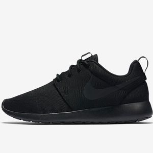 ‼️‼️SOLD ‼️‼️Black Nike Roshe One